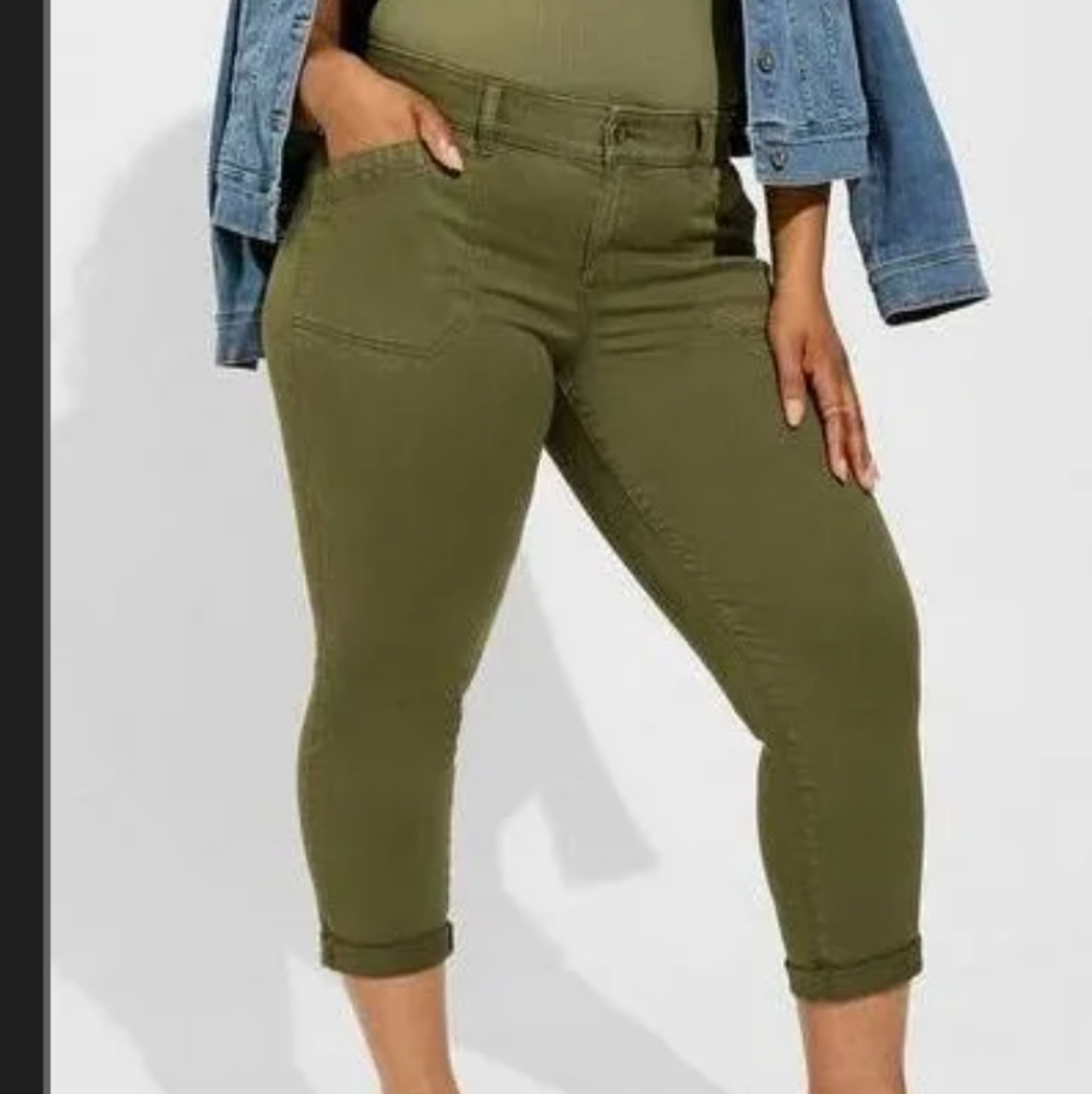 TORRID Crop Skinny Stretch Twill Mid-Rise Pant 14 NWT